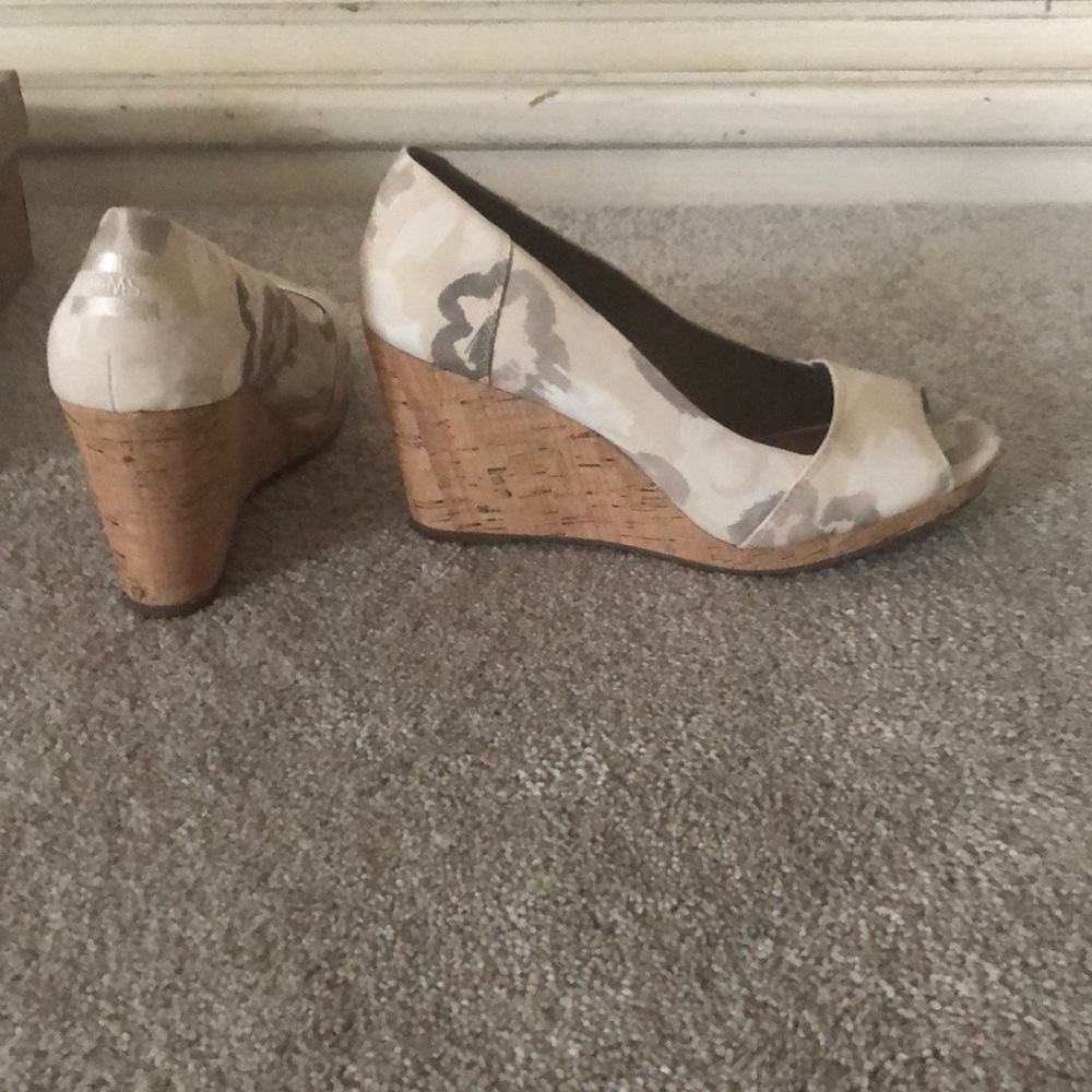 Shoe - Picture 2 of 4
